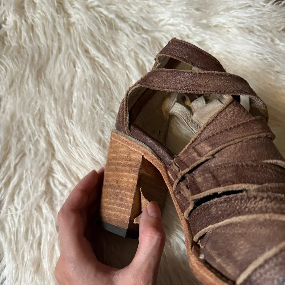 Freebird Claw Strappy Leather Heeled Sandals Brown - Picture 5 of 9
